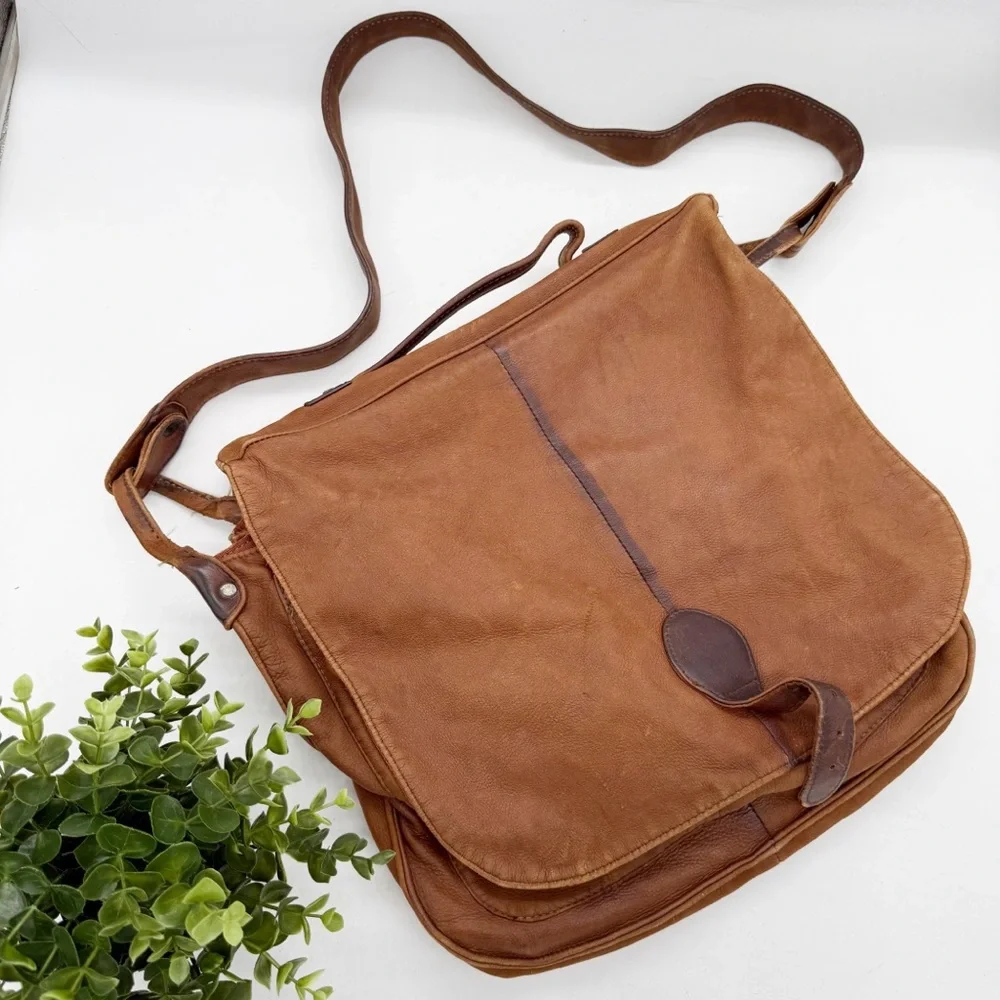 Hobo Brown Leather Crossbody Messenger Bag Distressed Grunge Bohemian Travel